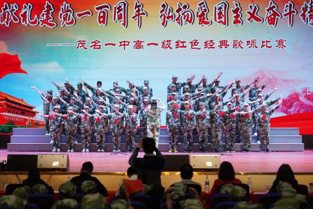 标准笼式足球场补助15万元 标准灯光篮球场补助8万元